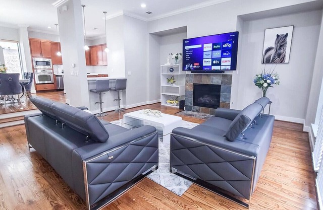 Luxury 3BR/3.5BA Townhouse