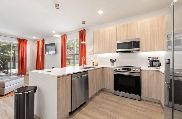 Luxury 4 Bed minutes from Disney