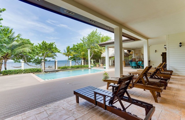 Luxury 4BR Beachfront Home-Pool & Spa-Like Bath