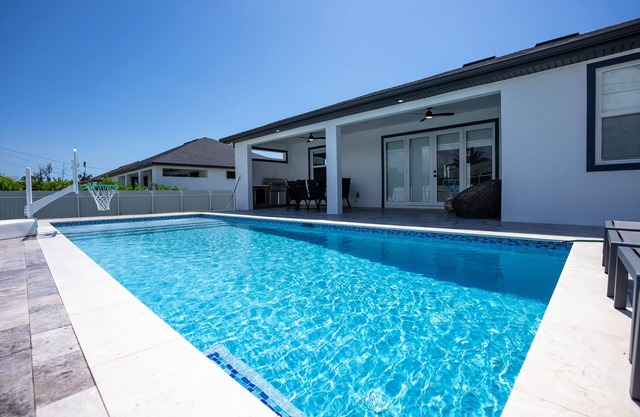 Luxury 4BR Entertainment house w/ Pool and Boat/RV parking