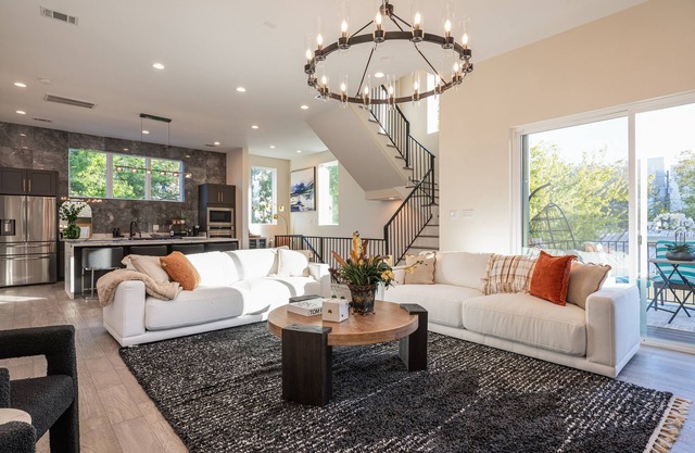Luxury Houston Home: Spacious & Walkable Location