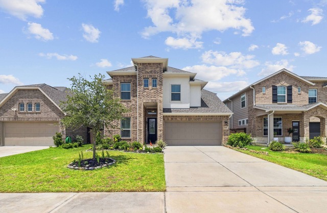 Luxury 4BRS-3Baths Home, w/ King Bed & Private Gym