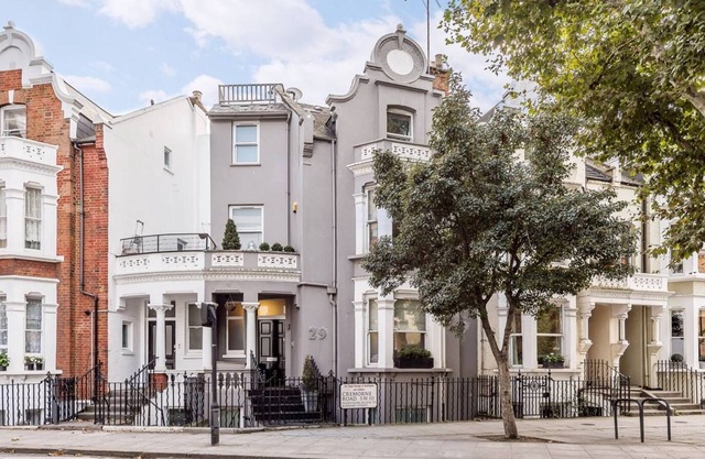 Luxury 5 Bedroom Townhouse with private Patio in Chelsea