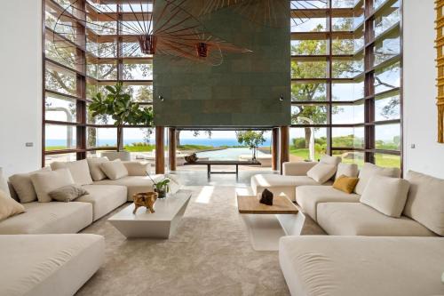 luxury 5 bedroom villa