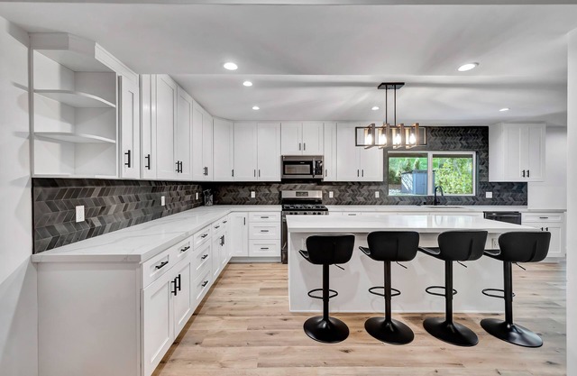 Luxury 5b, 3.5BA house a Large backyard, BBQ. Weekly discount 7%, monthly 15%
