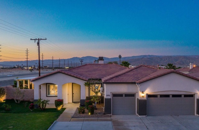 Luxury 5Bd/3Ba (Sleeps 19) Coachella-Palm Springs