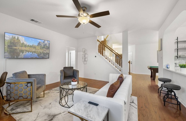 Luxury 5BR, 3BA Austin Retreat ~ Pool~ Parking