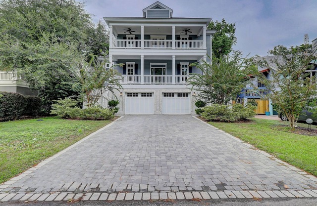Luxury 5BR Hilton Head Home-few steps to the beach + private pool