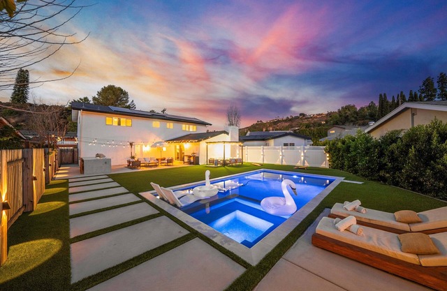 San Diego Oasis Grill, Games, Pool & Style