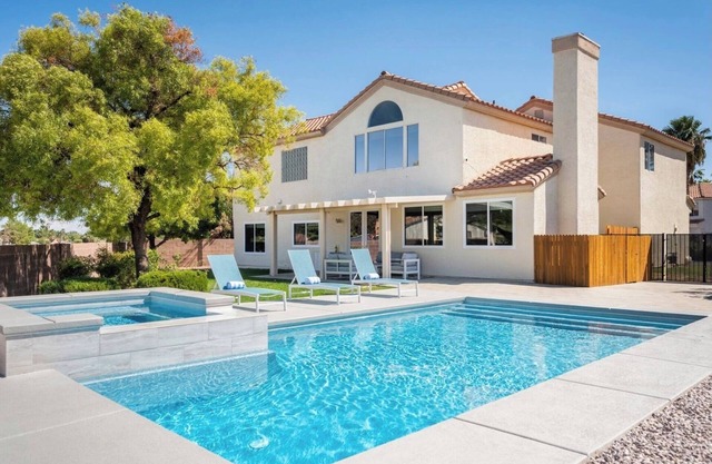 Luxury 5BR\4BA House with Pool & Spa close to Vegas Strip