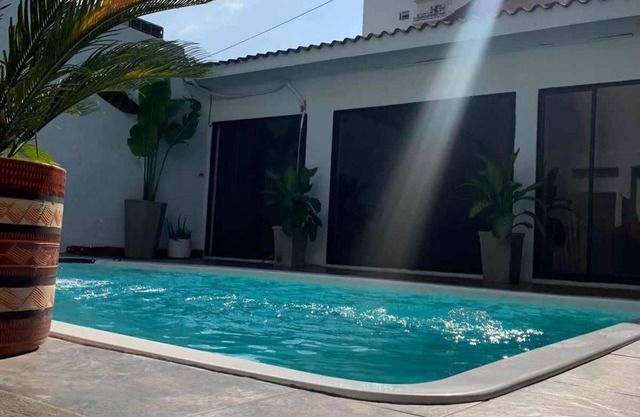 Classic 8 Bedroom Mansion close to the Old City