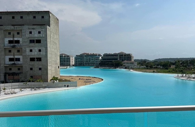 Lujos apartamento frente a la playa articial más grande de latioamerica