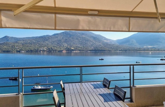 Luxury apartment in an exceptional location with direct beach access