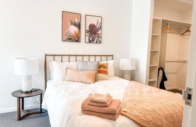 Metropol | CBD | Pool |Sleeps 7 | Pets