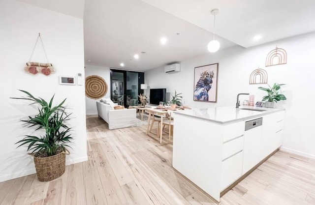 Canberra City | Parking | Self check-in | Pool