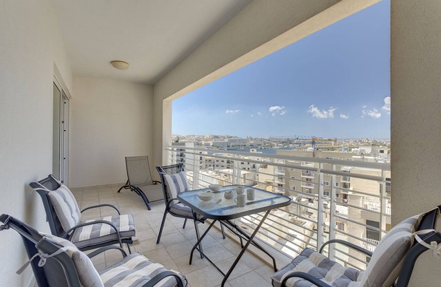 Luxury Apartment inc Pool & Views