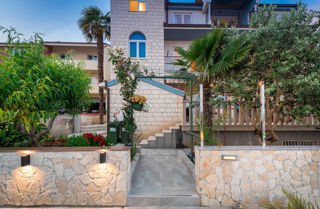 Luxury Apartment Katarina with swimming pool, private parking