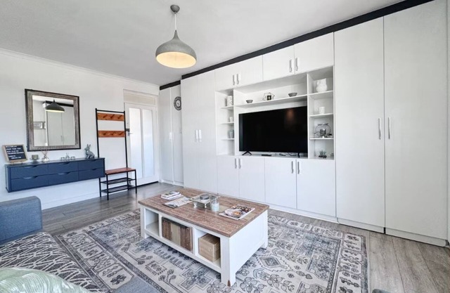 Luxury apartment on the doorstep of The Waterfront.