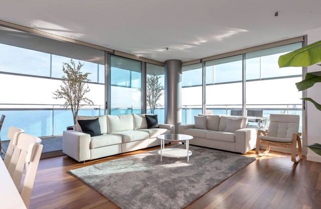 Luxury Apartment with direct Sea View and Terrace!
