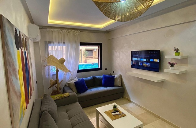 Luxury apartment with pool view next to the train station in Gueliz