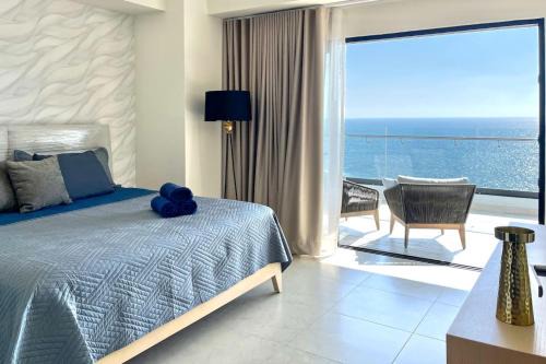 Luxury Apartment with Ocean View and Pool