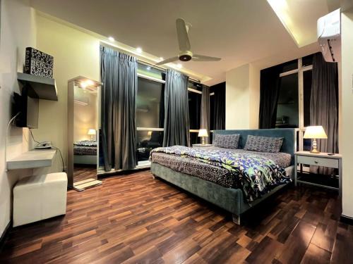 Luxury Apartment with Panoramic City Views