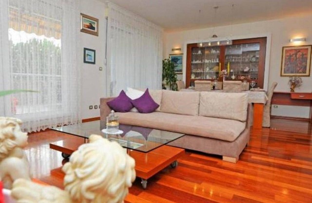 Apartamento de lujo con piscina, spa, terraza en la playa.
