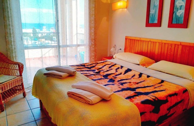 Apartamentos de lujo con vistas al mar-terraza, en el centro y cerca de la playa.