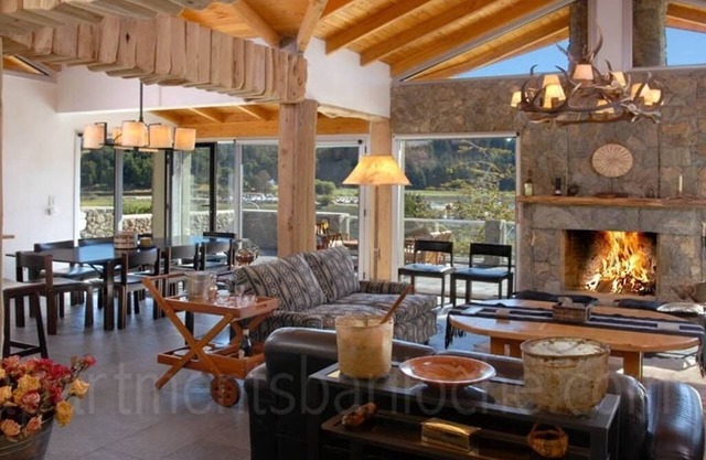 LUJO 5 CAMAS / 5 BATH LAKEFRONT (H12)