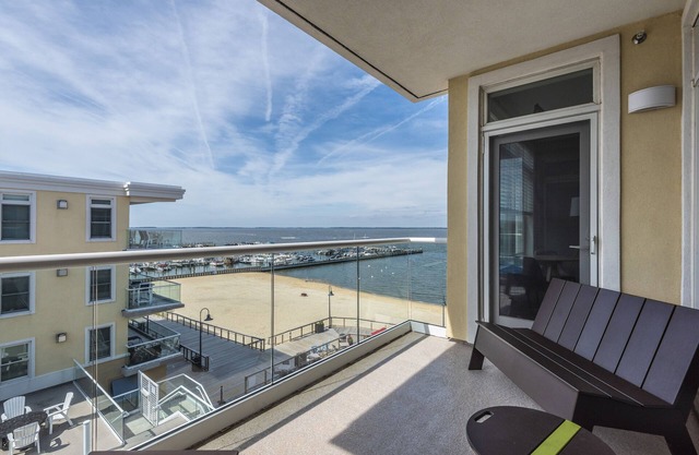 Luxury Bayfront Condo Wow!!