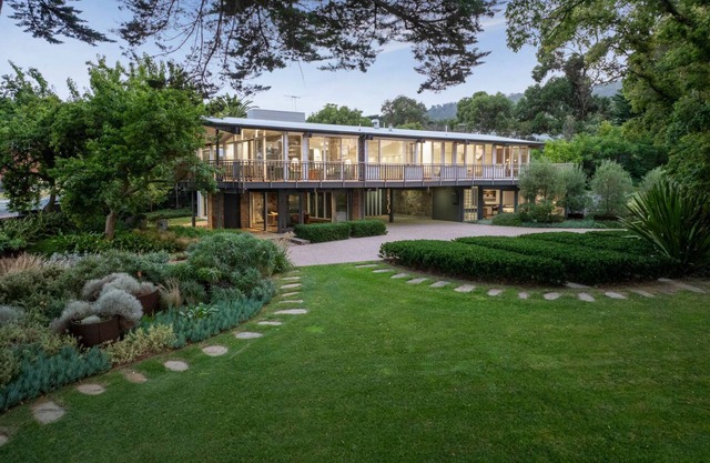 Luxury Beach House on two acres / Private Bathing Box / Botanic Like Gardens