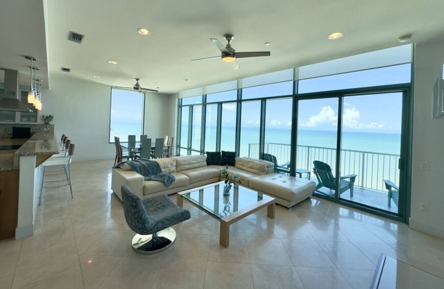 Luxury Beachfront Penthouse-30th-Floor Ocean View