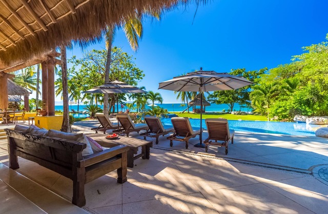 Villa ultra lujosa frente al mar con personal completo de Coldwell Banker ¡Lujo mundial!