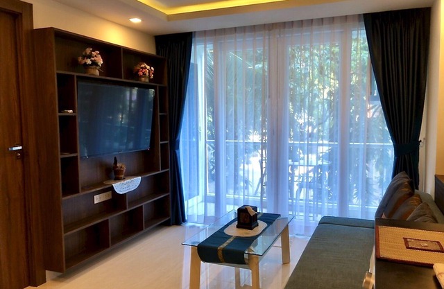 Apartamento de lujo C2 con vista al jardín en Grand Avenue by Pattaya City Estates.