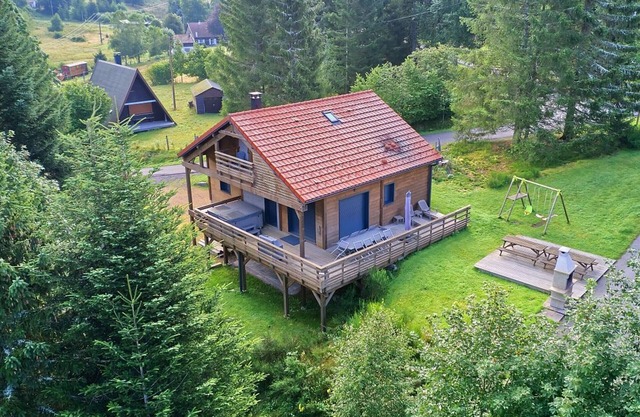 Chalet acogedor con spa, vistas y juegos en los Vosgos, ideal para familias y amigos