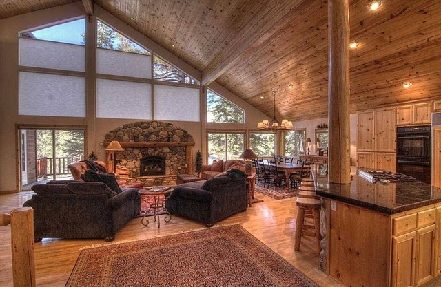 ¡Ven a disfrutar de Tahoe Donner en lujo este verano!