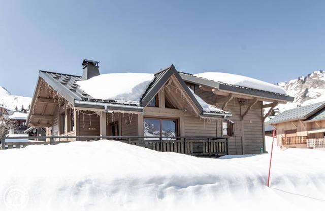 Chalet de lujo en medio de las pistas de esquí.