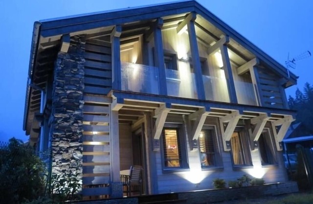 Chalet neuf haut de gamme avec sauna, spa, proche lac et centre, animaux acceptés, stages verrier