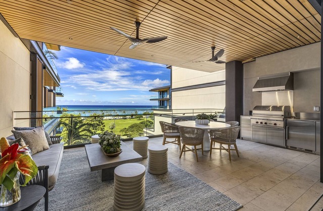 Luxury Condo w/ Resort Pool/Spa, AC, Ocean View & Spacious Lanai: Park Lane Sky