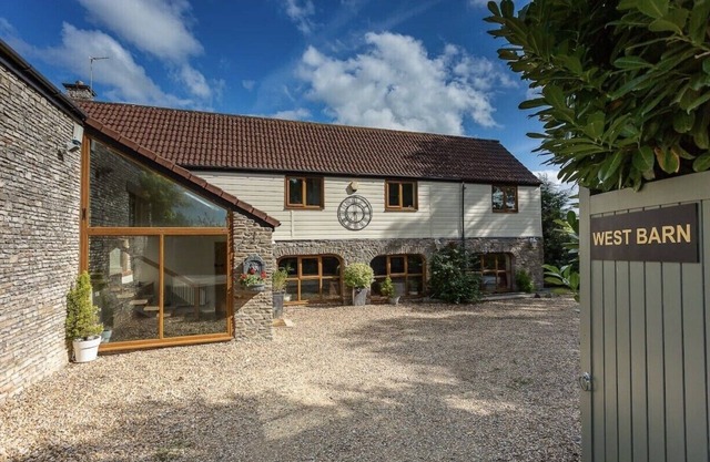 Casa unifamiliar de lujo inc cabina de registro + 2 bañeras de hidromasaje en Idyllic Rural Location