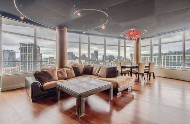 Luxury Downtown Portland 2 Bedroom Condo with Incredible City Views