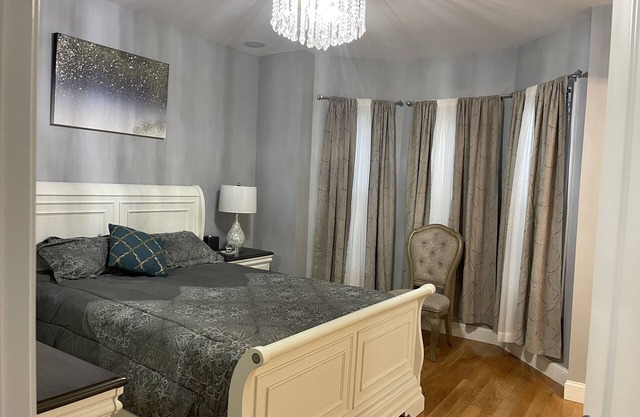 Luxury en-suite master bedroom