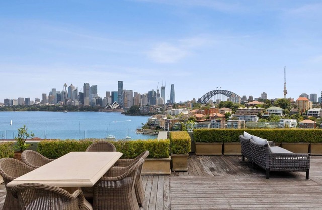 Luxury European 4 Bedroom Home w/ Harbour Views