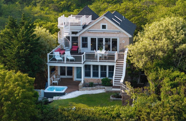 Large beachfront home with panoramic views and A.C. and hot tub.