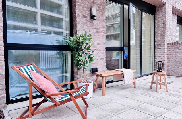 Cosy 3BR Apartment with Front and Rear Yard