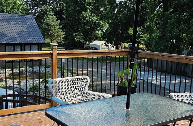 Luxury Farmhouse with Tennis/Basketball court, Home Theater, Outdoor Hottub.