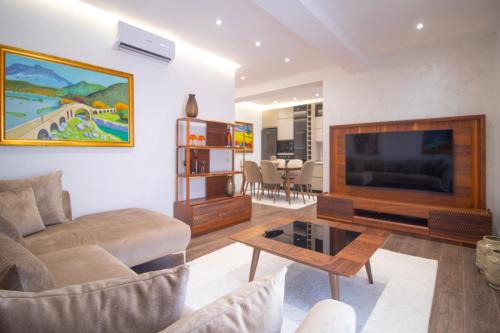Luxury Hill Apartment