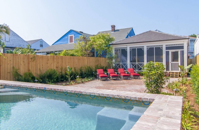 NUEVO lujo, histórico, y auténtico Marigny & French Quarter; Piscina de agua salada y spa
