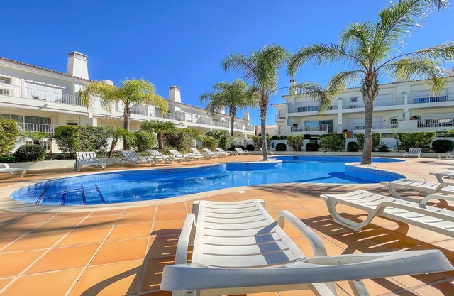 Villa vacacional de lujo de 3 dormitorios con piscina en Boliqueime, cerca de Vilamoura, campo de golf cerca