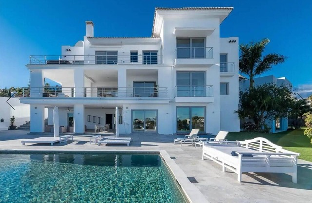 Luxury Holiday Villa El Paraiso Alto, Benahavis, Marbella 10 bedrooms